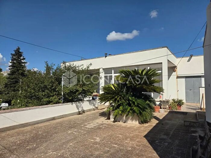 Appartamento con 6 locali in vendita in Via Alberobello SNC, Martina Franca