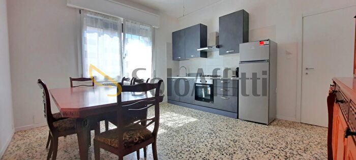 Appartamento con 5 locali in affitto in Carpi