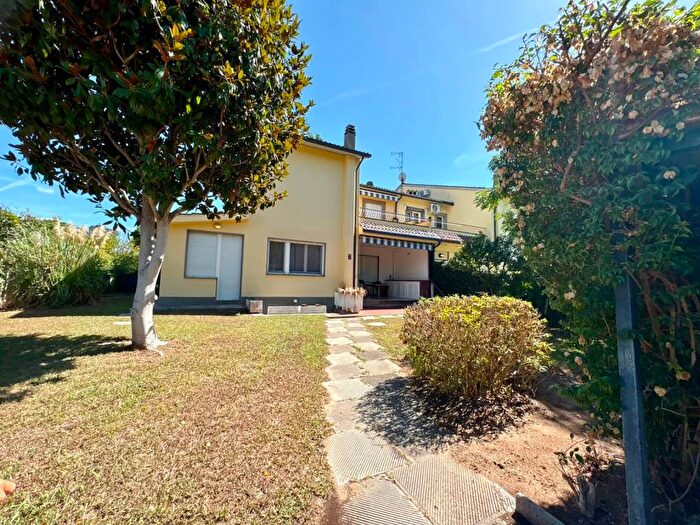 Casa con 5 locali in affitto in Via Eugamone, Casal Palocco, Roma