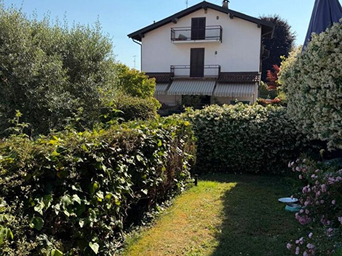 Appartamento trilocale in affitto in Centro, Lurate Caccivio