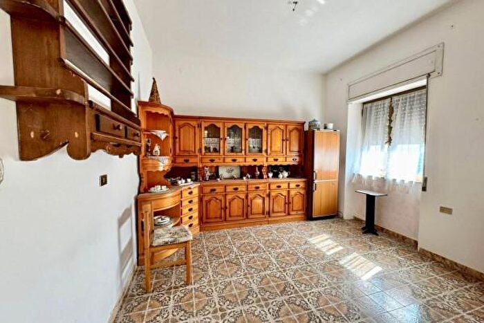 Appartamento con 5 locali in vendita in Via Fausto Beccalossi, Carbonia