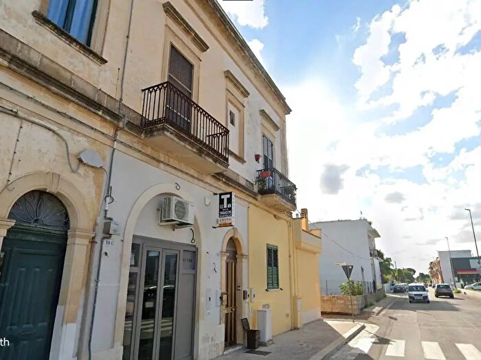 Appartamento trilocale in affitto in Via Monte Grappa, Galatina
