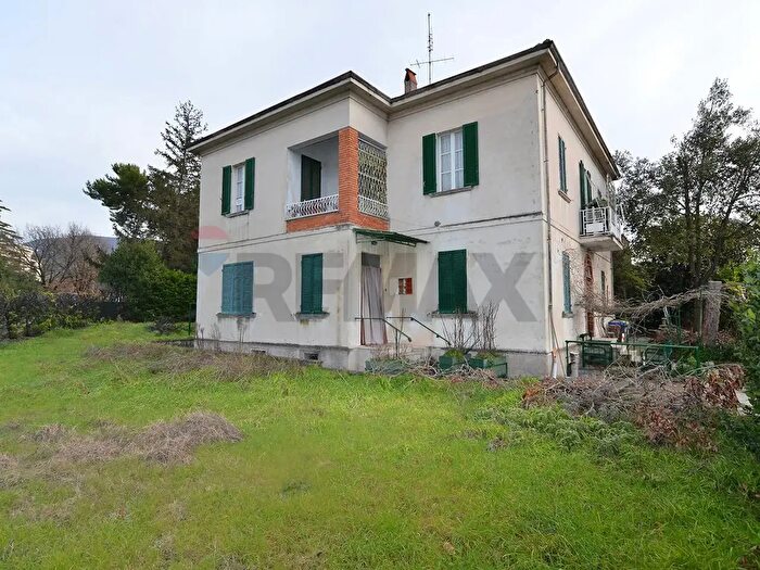Appartamento con 5 locali in vendita in Via Rubicone, Foligno