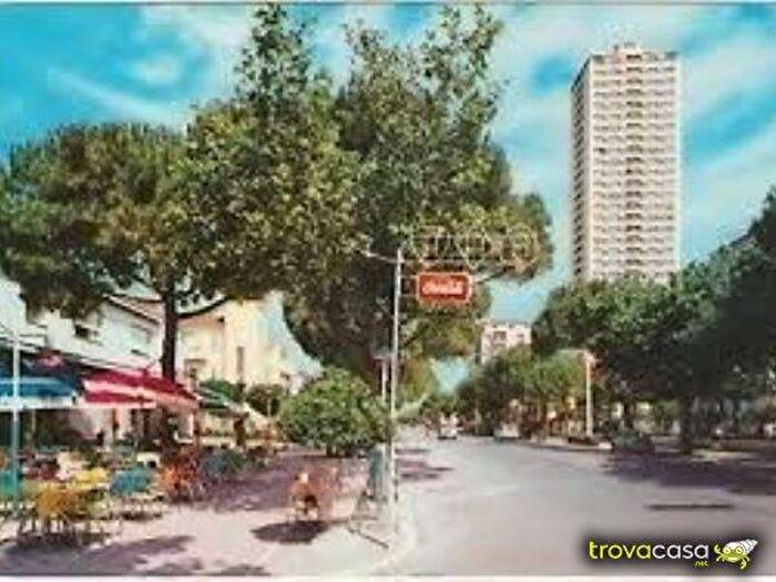 Casa con 6 locali in affitto in Viale Giosuè Carducci, Parco di Levante Boschetto, Cesenatico