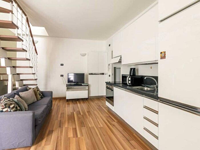 Appartamento trilocale in affitto in Via Giuseppe Candiani, Bovisa, Milano