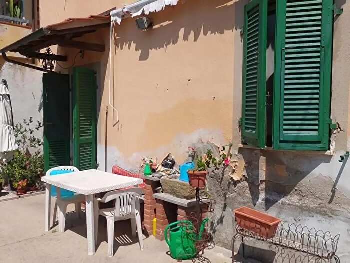 Casa con 10 locali in vendita in Castelfranco Di Sotto