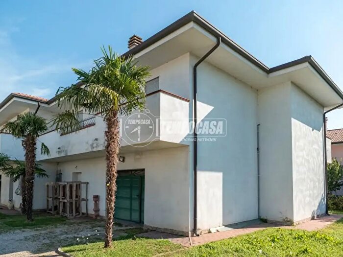 Casa trilocale in vendita in Via Giovanni Marcora, Costa Di Rovigo