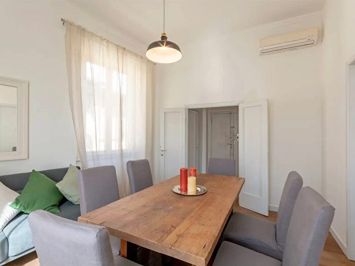 Appartamento con 5 locali in affitto in Via Santagostino, Firenze