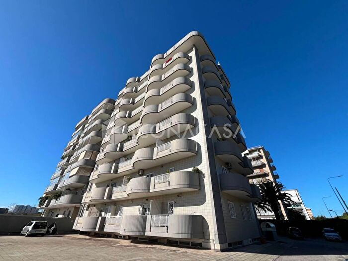 Appartamento trilocale in vendita in Via Caldarola b, Bari