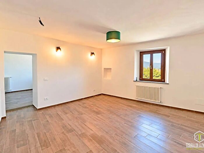 Appartamento con 5 locali in vendita in Via Borgo, Villafranca In Lunigiana