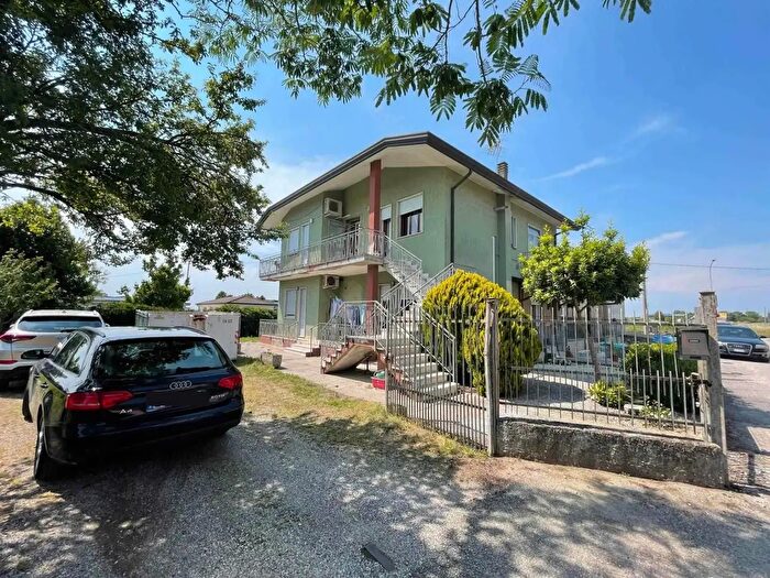 Appartamento con 8 locali in vendita in Via San Giuseppe, Chioggia