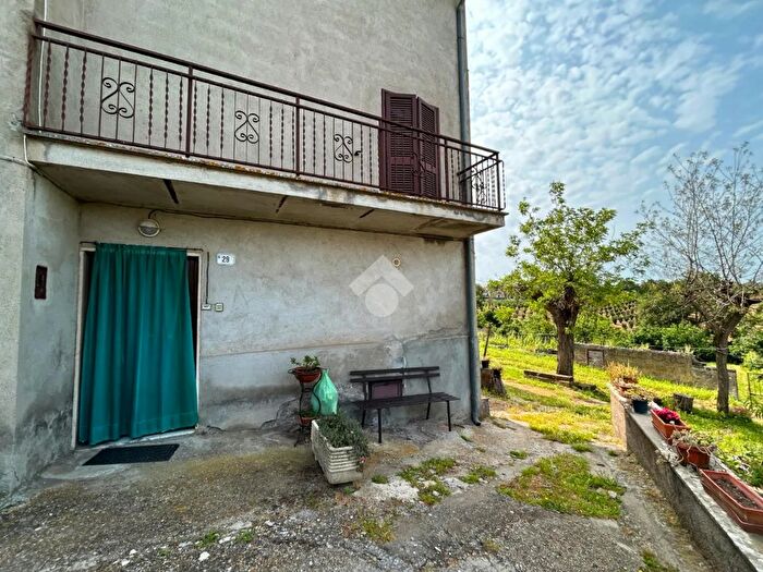 Appartamento quadrilocale in vendita in Strada Mazzacotto, Vetralla