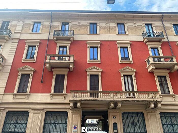 Appartamento trilocale in affitto in Via Spartaco, Montenero, Milano