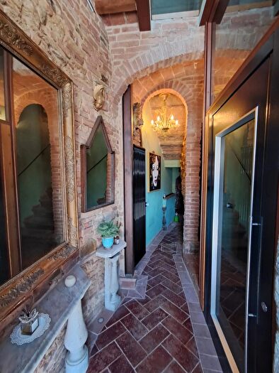 Casa con 5 locali in vendita in Via Ugo Foscolo, Poggio A Caiano