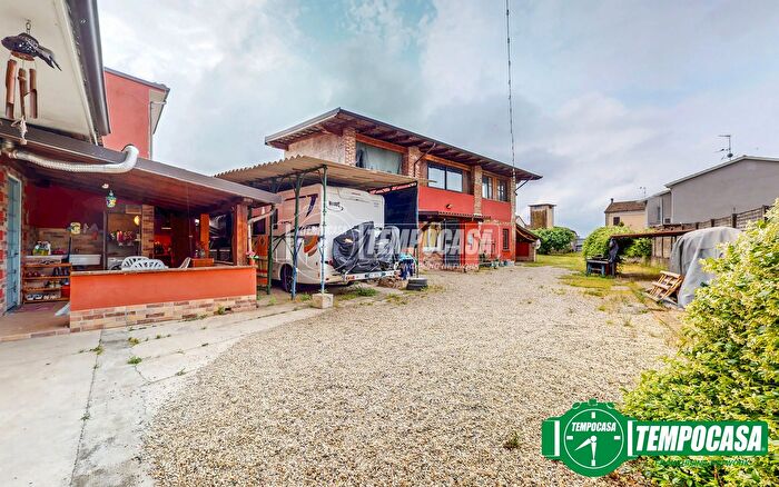 Casa con 6 locali in vendita in Frascarolo