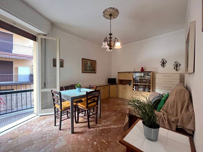 Appartamento trilocale in affitto in Via Marco Polo, Centro, Loano