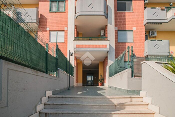 Appartamento trilocale in vendita in Via Alessandro Santini, Roma