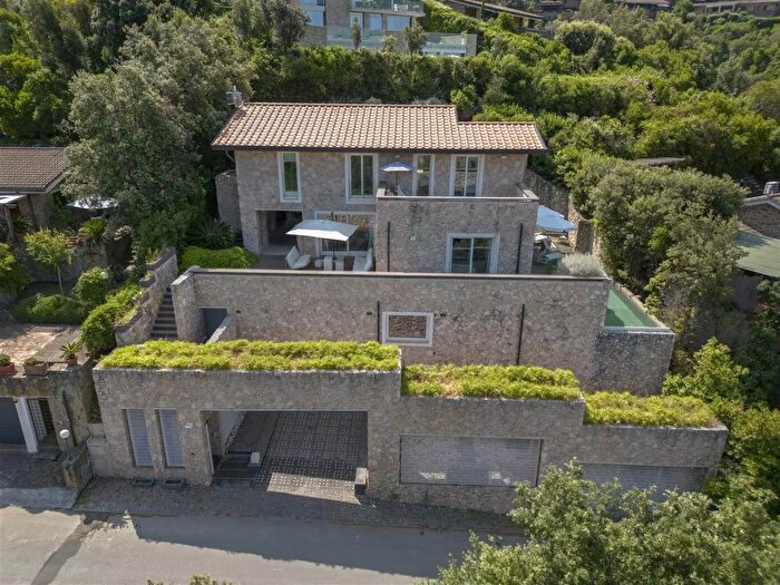 Casa con 15 locali in vendita in Castiglione Della Pescaia