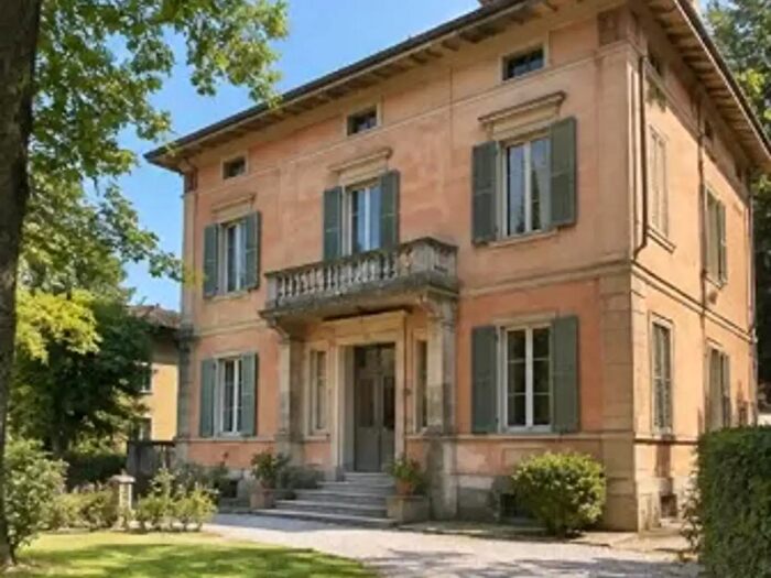 Casa con 5 locali in vendita in Via Carlo Sigonio, Modena