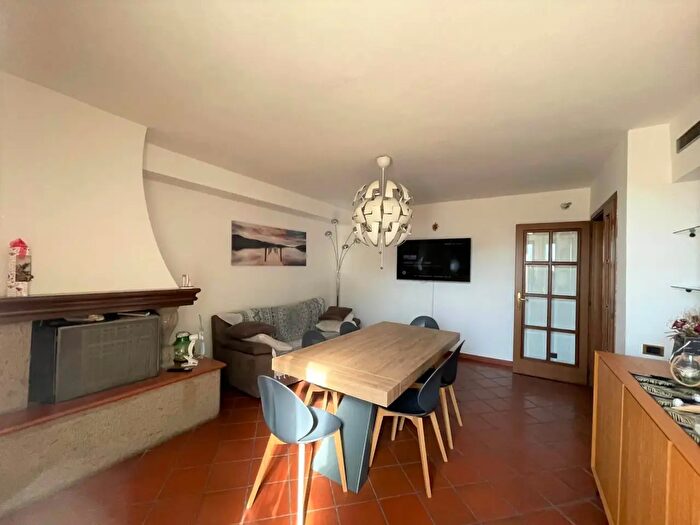 Appartamento con 8 locali in vendita in Via dei Giardini, Viterbo