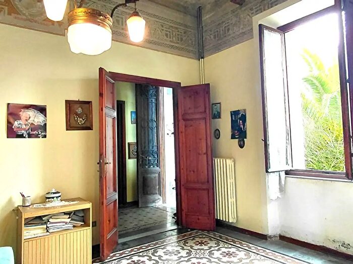 Casa con 6 locali in vendita in Via del Brennero, Lucca