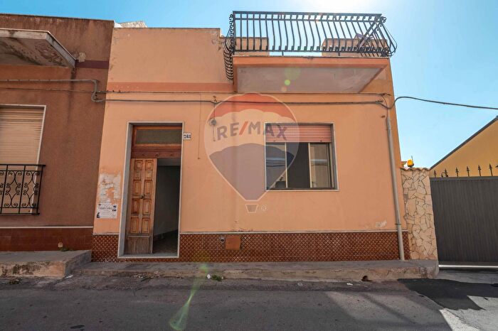 Casa quadrilocale in vendita in Via Tommaso Fazello, Noto