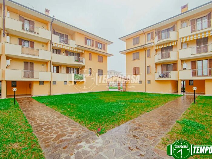 Appartamento trilocale in vendita in Via Giovanni Pascoli, Cava Manara