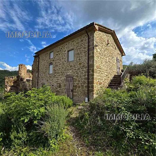 Casa con 7 locali in vendita in Monterchi