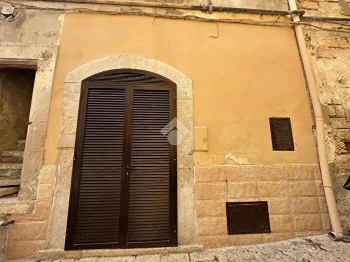 Appartamento bilocale in vendita in Vico Amerigo Vespucci, Canosa Di Puglia