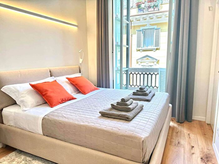 Appartamento bilocale in affitto in Via Giuseppe Luigi Lagrange, Via Roma, Torino