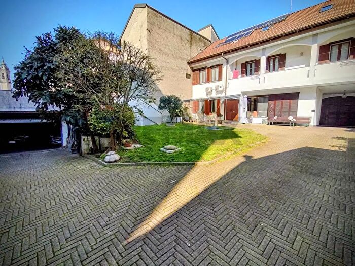 Casa con 5 locali in vendita in Vigevano