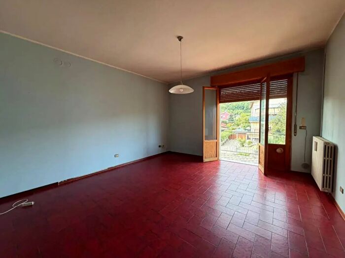 Appartamento con 5 locali in affitto in Varano De' Melegari