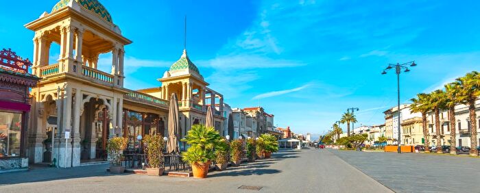 Appartamento con 7 locali in vendita in a Nicola Pisano, Viareggio