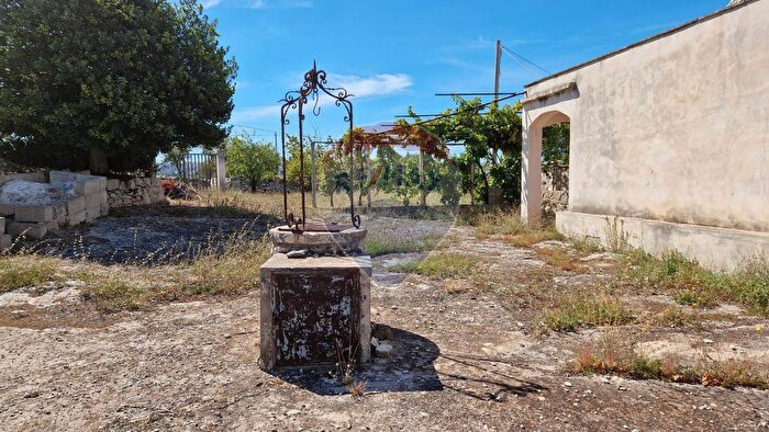 Casa quadrilocale in vendita in Contrada Lamacesare, Cisternino