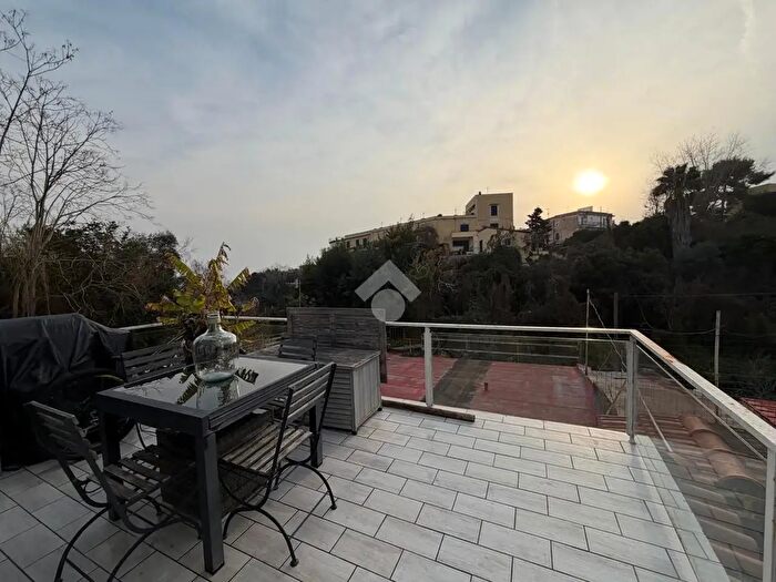 Appartamento trilocale in vendita in Via Franco Alfano, Napoli