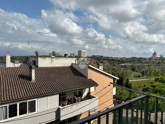 Appartamento quadrilocale in vendita in Via Greve, Roma