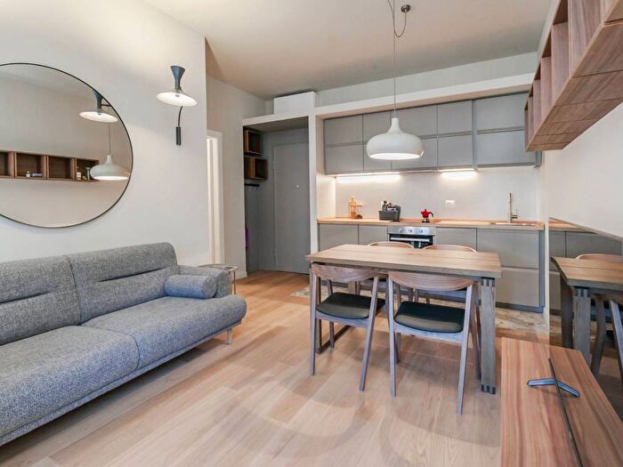 Appartamento trilocale in affitto in Via Pietro Panzeri, Ticinese, Milano