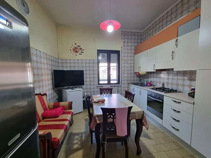 Appartamento quadrilocale in affitto in Via Livorno, Catanzaro