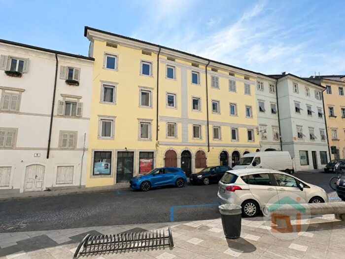 Appartamento quadrilocale in vendita in Piazza Camillo Benso Conte di Cavour, Gorizia