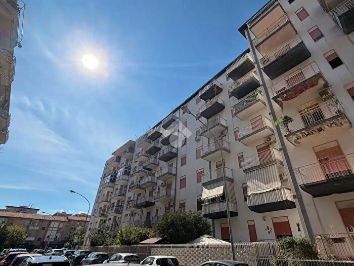 Appartamento con 5 locali in vendita in Via Re Enzo, Palermo