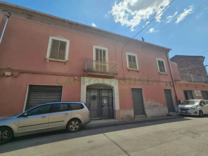 Casa con 18 locali in vendita in Via Trieste, Pignataro Maggiore
