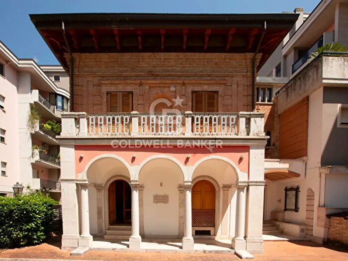 Casa con 7 locali in vendita in Via IV Novembre, Campobasso
