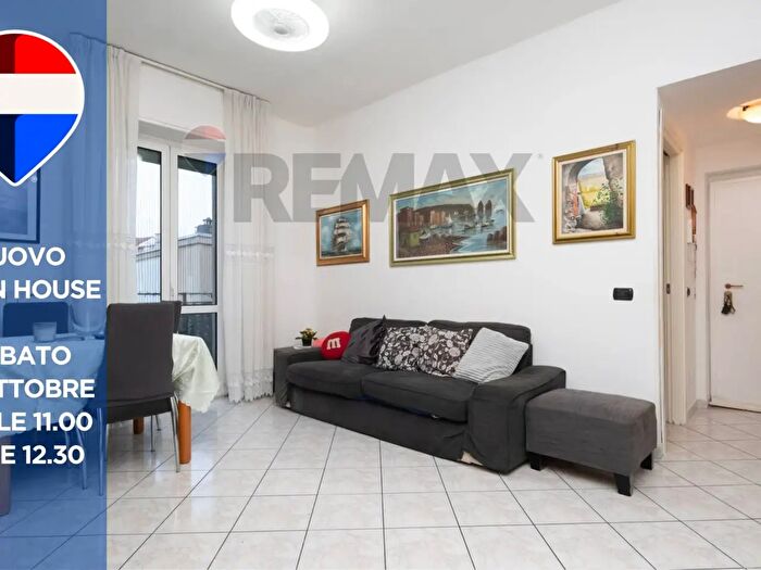 Appartamento trilocale in vendita in Via Monte Velino, Milano