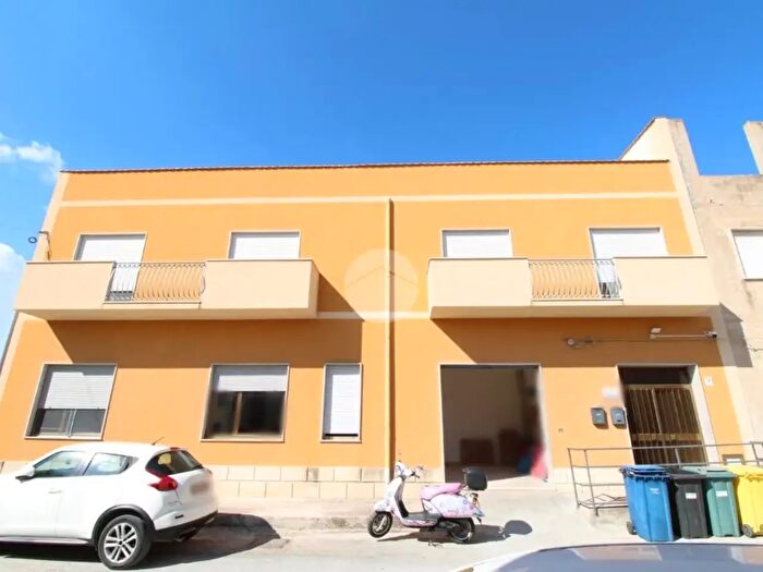 Casa con 12 locali in vendita in Via Calliope, Trapani