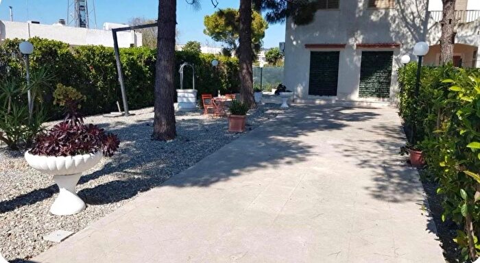 Casa quadrilocale in vendita in Vai Litoranea Salentina Leporano Taranto, Leporano