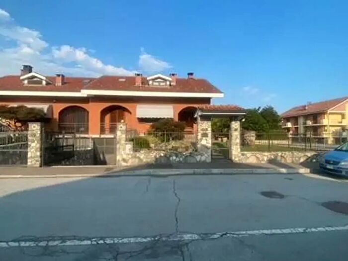 Casa con 6 locali in vendita in Via Don Romano Grosso, Airasca