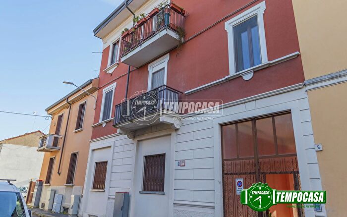 Appartamento quadrilocale in vendita in Via Salma, Corsico