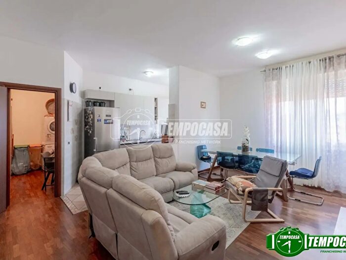 Appartamento trilocale in vendita in Via Vittorio Veneto, Sovico