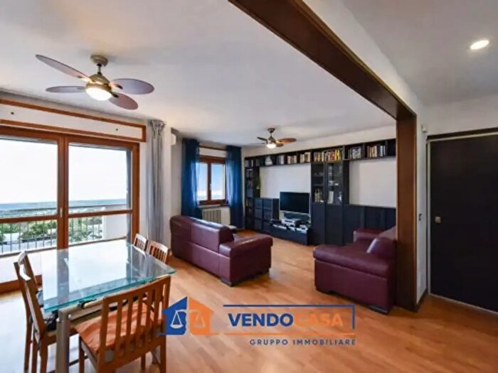 Appartamento con 5 locali in vendita in Via Belvedere, Trofarello