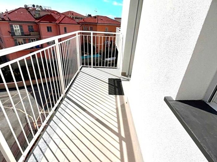 Appartamento trilocale in affitto in Via Giovanni Amendola, Centro, Varazze